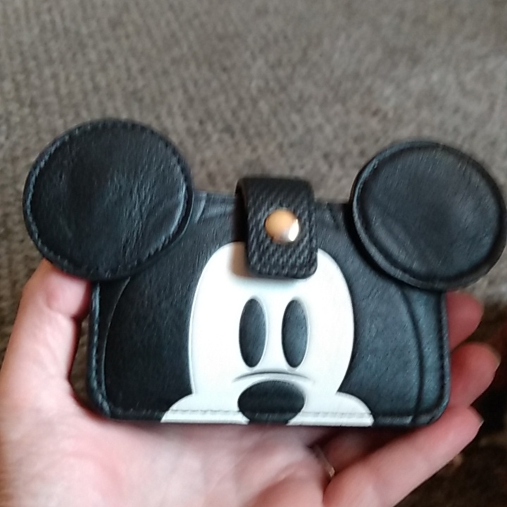 MICKEY MOUSE WALLET/CREDIT CARD HOLDER.... ADORABLE 🙂